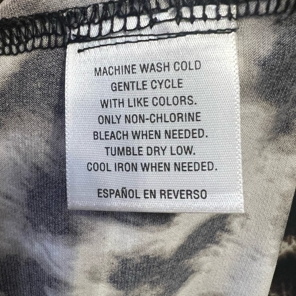 Style & Co Leopard Bell Flutter Sleeve Tunic Blouse Size Petite Medium - Picture 4 of 5